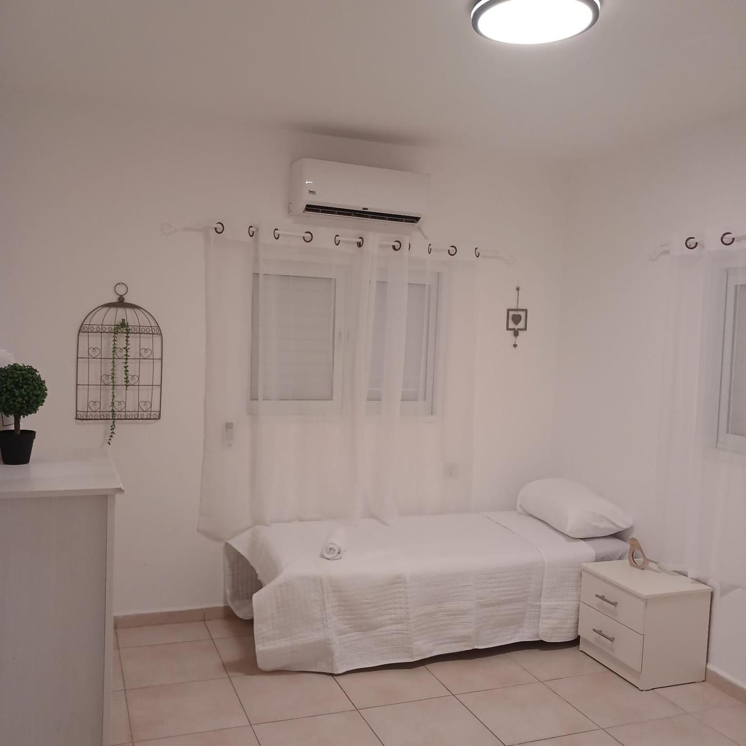 בין העצים Apartamento Petach Tikva Exterior foto